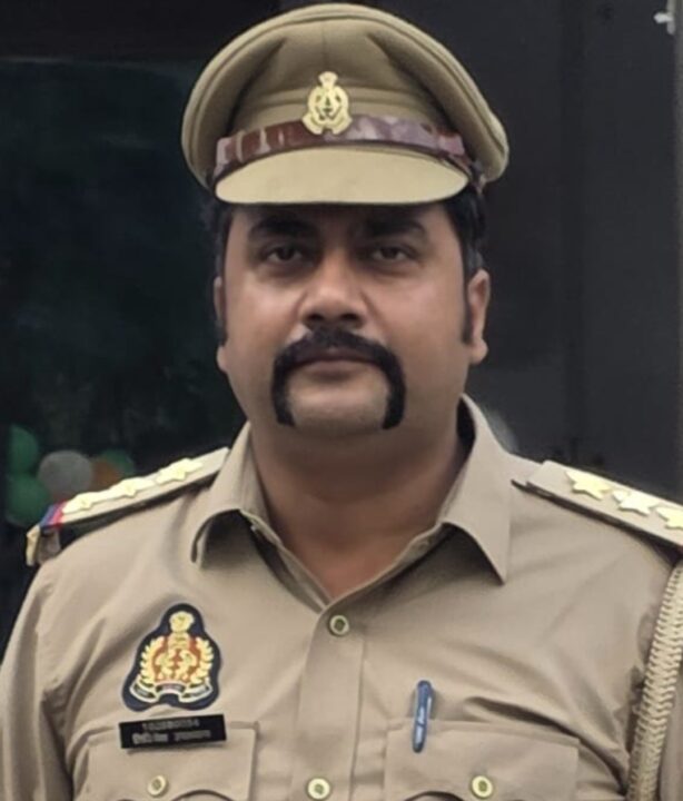 तमकुहीराज में आज रात गूंजेगा महावीरी अखाड़े का डंका, 14 डोलों पर 375 जवानों का पहरा ,ड्रोन और सीसीटीवी से चप्पे-चप्पे पर नजर, पढ़ें क्या है प्रभारी निरीक्षक की अपील..!