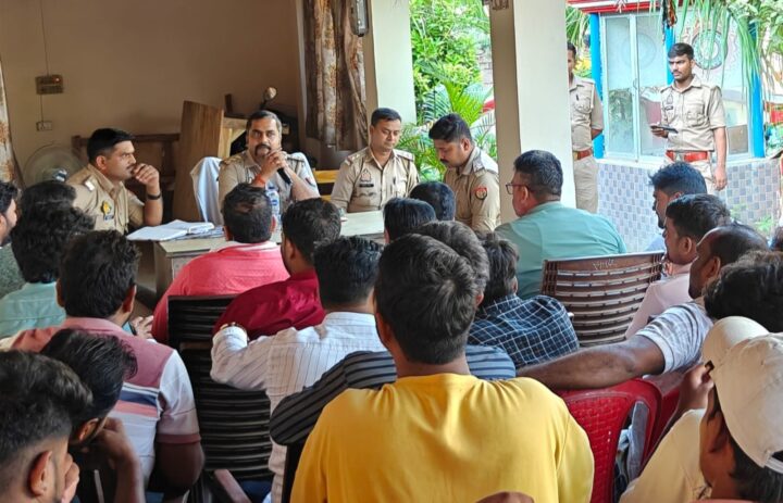 समउर डोल मेले को लेकर पुलिस ने कसी कमर, आयोजकों संग हुई बैठक डीजे, गीत-संगीत और सुरक्षा व्यवस्था को लेकर दिए निर्देश, शांतिपूर्ण आयोजन में सहयोग की अपील