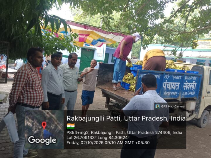 मुश्किल की घड़ी में जनता के बीच तमकुहीराज तहसील प्रशाशन, बाढ़ पीड़ितों तक पहुंच रही राहत