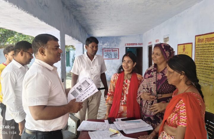 एसडीएम ने बूथों का निरीक्षण कर नए मतदाताओं का पंजीकरण कराने के दिए निर्देश