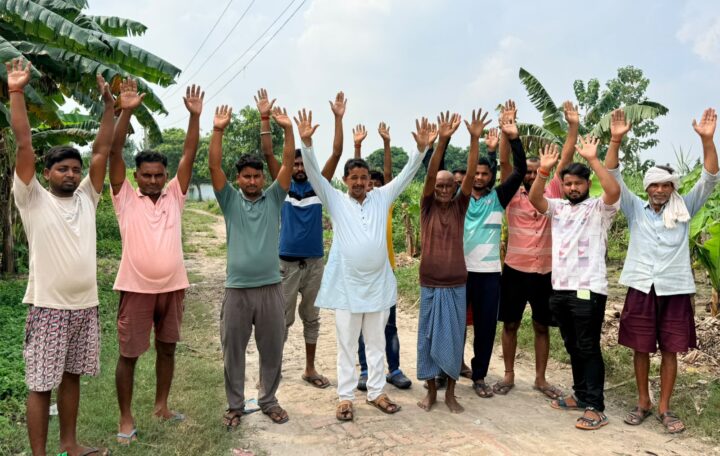 लम्बे समय से बदहाल है मुख्य सड़क, आमरण अनशन की चेतावनी