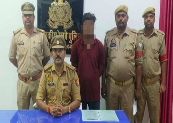 तमकुही रोड स्टेशन पर यात्री को गोली मारने का एक आरोपी गिरफ्तार
