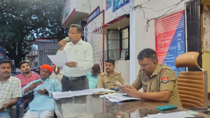 हाटा कोतवाली में दुर्गा पूजा समितियों की बैठक, गाइडलाइन का पालन करने की अपील