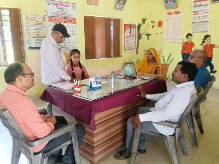 एक दिन की प्रधानाध्यापक बनीं चांदनी संभाली विद्यालय की कमान