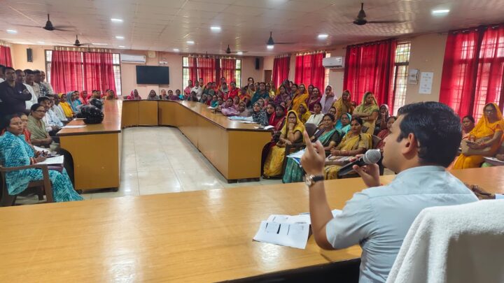 मतदाता पुनरीक्षण अभियान को लेकर ज्वाइंट मजिस्ट्रेट ने बीएलओ व सुपरवाइजर के साथ की बैठक